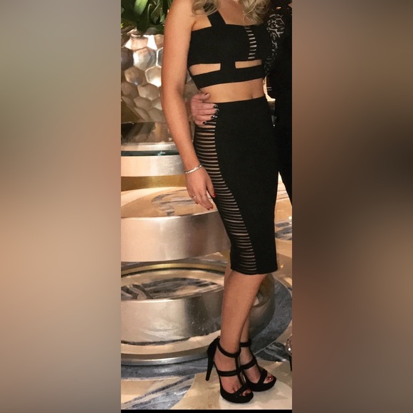 Medium. Black two piece with cut outs - Picture 2 of 3